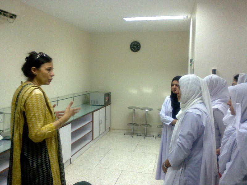 Students visiting A K Khan Tissue Culture Lab and HSP Library
